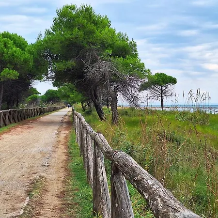Lovely Flat Just 150 M From The Apartmán Bibione