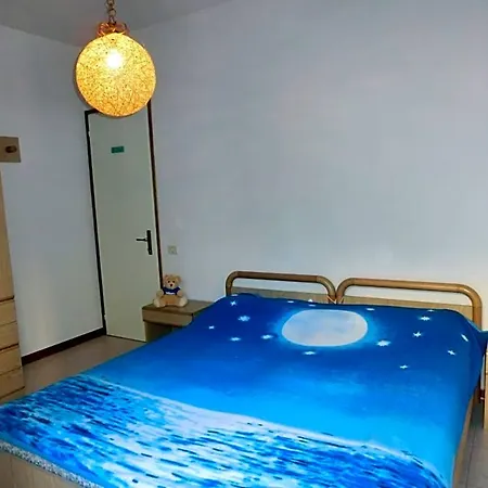 Apartment Lovely Flat Just 150 M From The