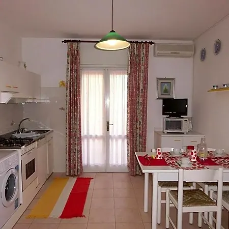 Lovely Flat Just 150 M From The Apartment Bibione